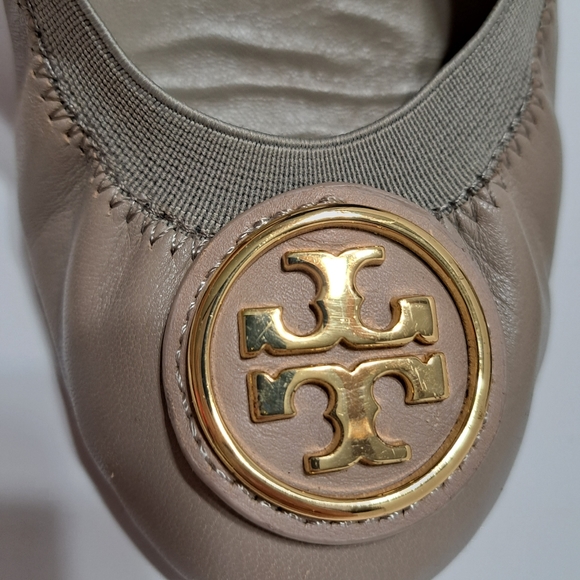 Tory Burch Caroline wedge heel, size 9.5M  Tan - Picture 12 of 16